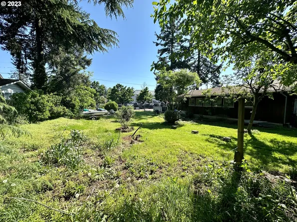 8243 NE Hancock St, Portland, OR 97220