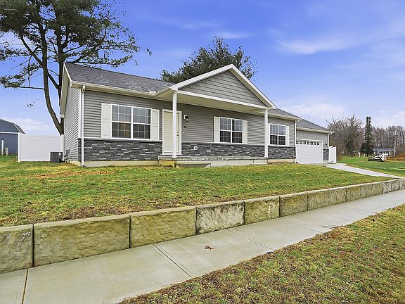 2nd image of 10 Doe Creek Cir