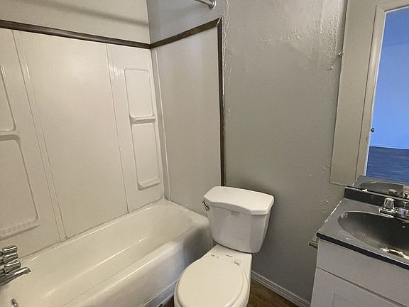 3rd image of 7145 Melrose Ln APT 106