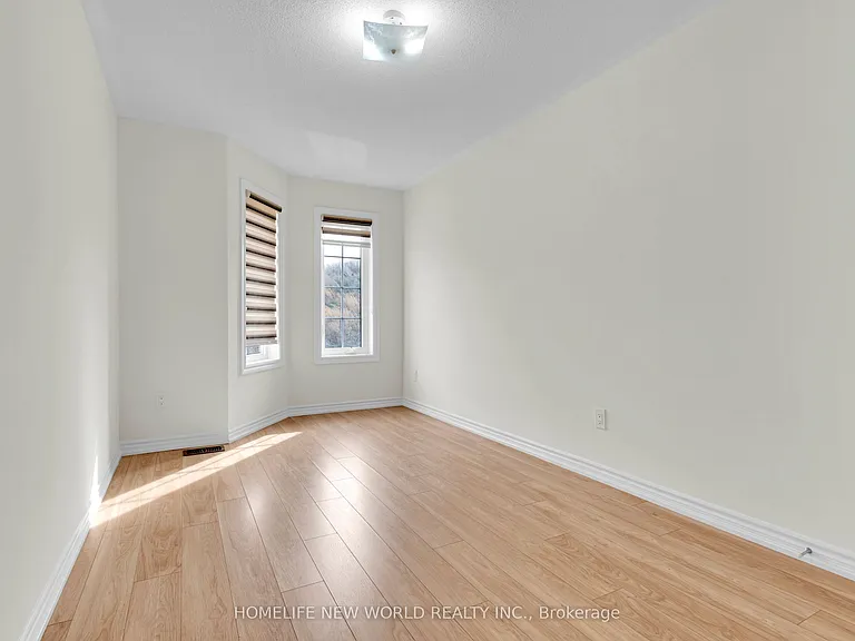 8 Shiff Cres — Photo 24