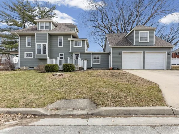 501 E Shawnee St, Paola, KS 66071