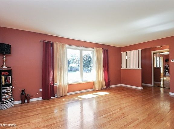 2nd image of 1012 E 153rd Pl