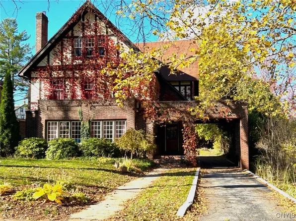 13 Brattle Rd, Syracuse, NY 13203