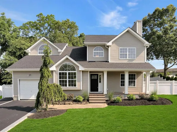 15 Silver Pond Circle, Commack, NY 11725