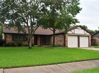 501 Point Clear Dr, Friendswood, TX 77546