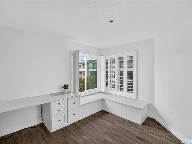 260 Cagney Ln — Photo 14