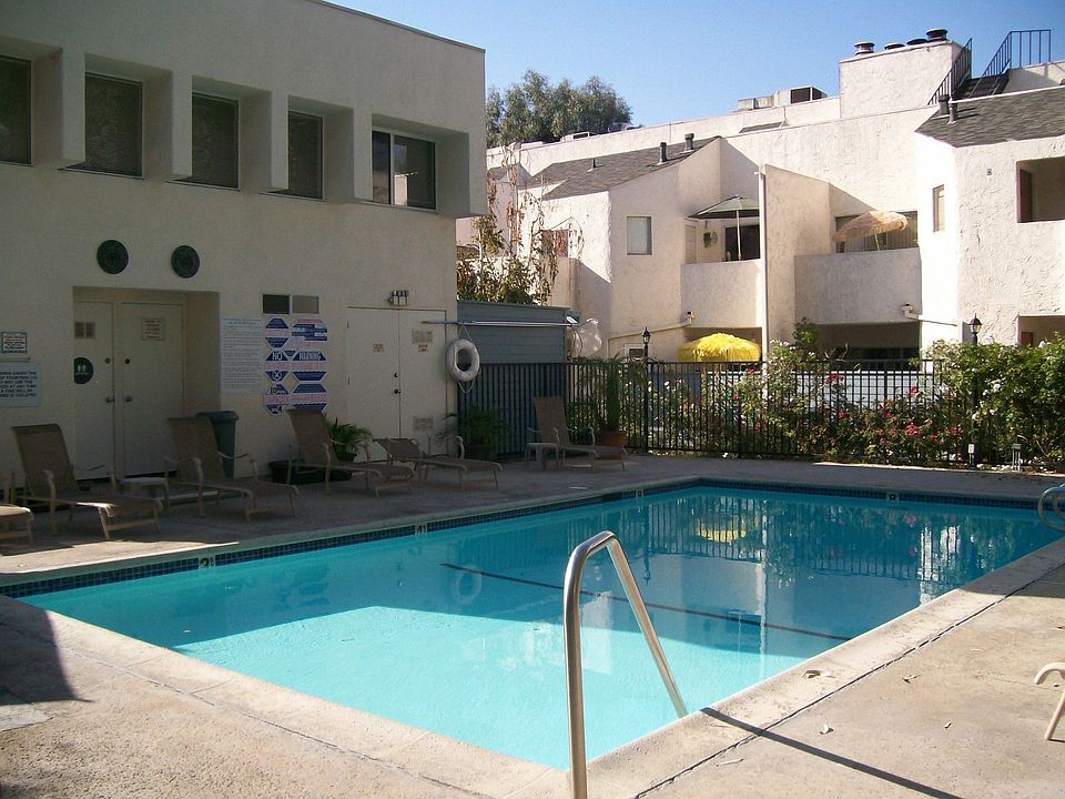 1st image of 18411 Hatteras St Unit 141