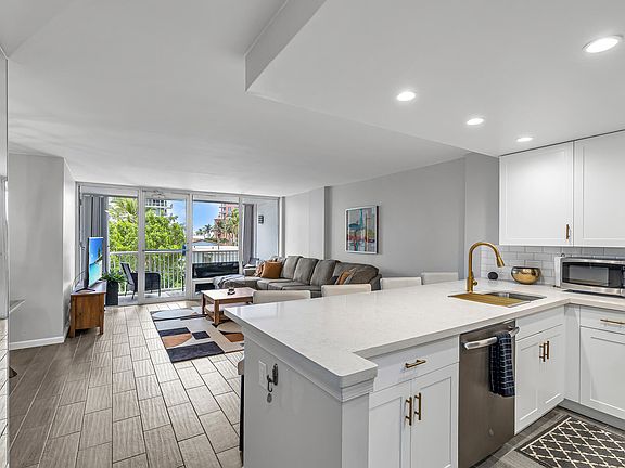 4th image of 2200 NE 33rd Ave APT 3E