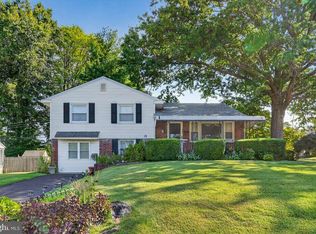 15 Glenwood Cir, Aldan, PA 19018