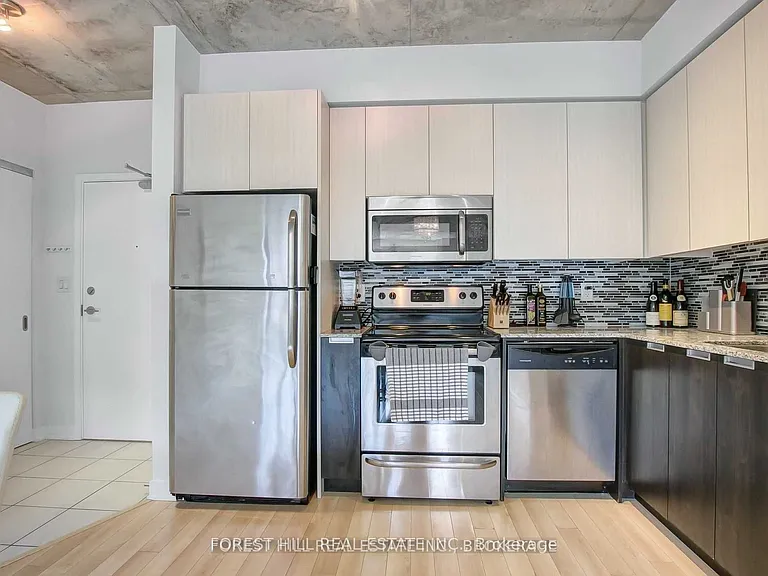 400 Wellington St W #312 — Photo 9