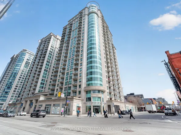 200 Rideau St #408, Ottawa, ON K1N 5Y1