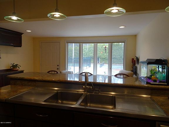 3rd image of 706 N Lakeshore Dr