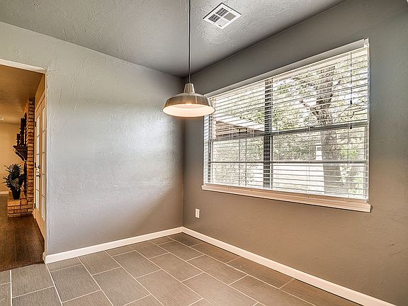 2nd image of 1100 NE 55th St