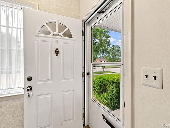 5th image of 16640 Truwood St