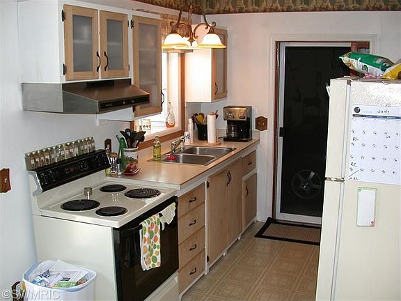 3rd image of 215 Elmwood Blvd
