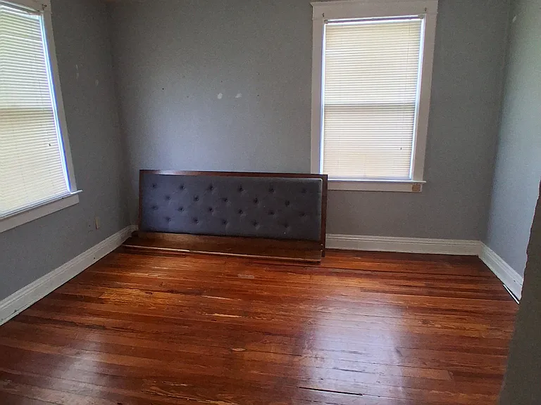 2529 Holmes St — Photo 11