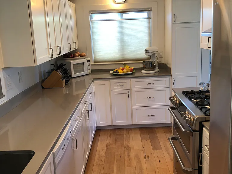 1180 Wanda Ave — Photo 2