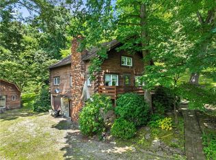121 Falcon Ln, Jeannette, PA 15644