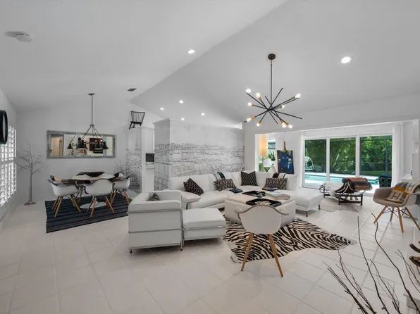 2252 Las Casitas Drive, Wellington, FL 33414