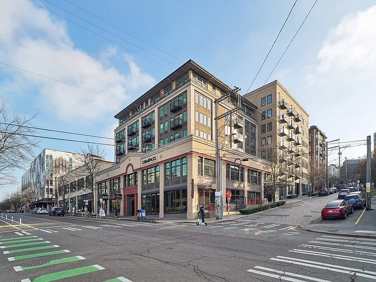 Dunn Motors Apartments — Photo 15