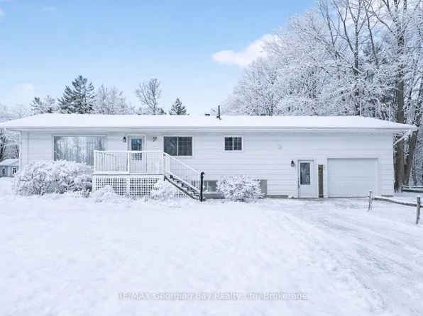 1034 Pine Grove Rd, Penetanguishene, ON L9M 2B5