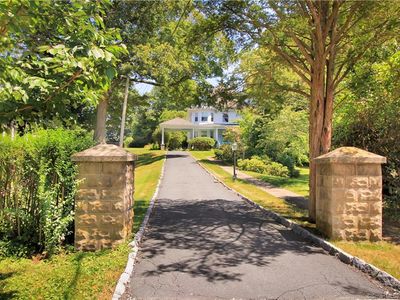 1896 Huntington Tpke, Trumbull, CT, 06611