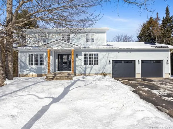 173 Wiggins Dr, Fredericton, NB E3A 5N7