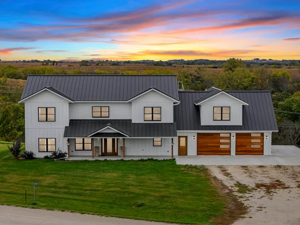 2183 Waterview Ln, Lansing, IA 52151