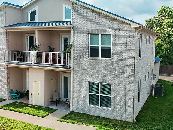 2nd image of 225 Winter Garden Dr #R