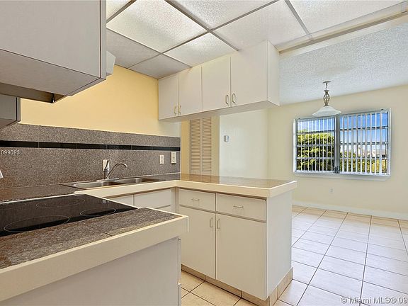 Open kitchen to dining area
