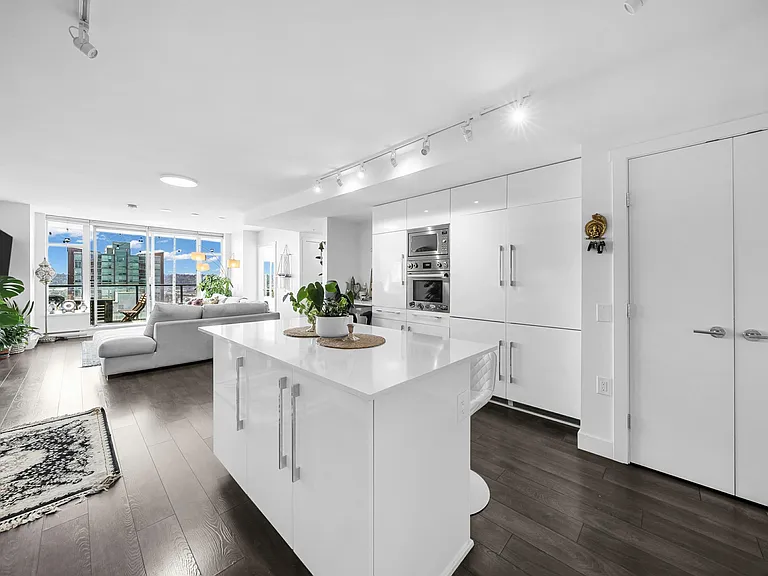 188 Agnes St #1103 — Photo 4