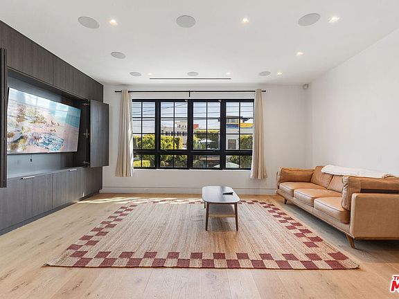 2nd image of 2205 Ocean Front Walk