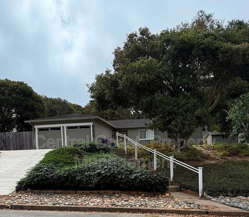 9465 Valley Oak Way