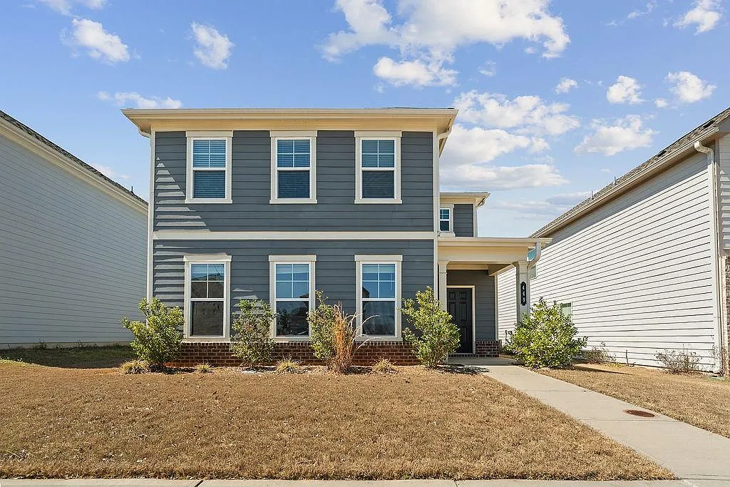 4 bed, 2.5 bath, 2330 sqft, $2,300 — Photo 4