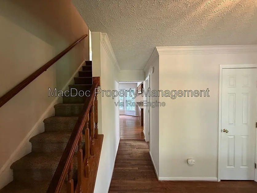 4 bed, 2.5 bath, 2210 sqft, $3,045 — Photo 3
