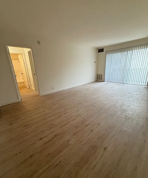 14426 Addison St #12B — Photo 8