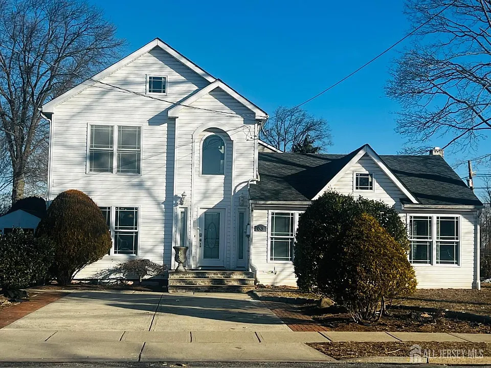 63 E Jefferson Blvd