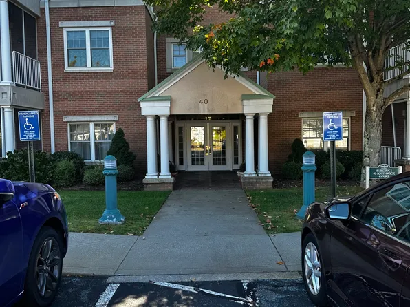 40 Southwick Court #106, Cheshire, CT 06410