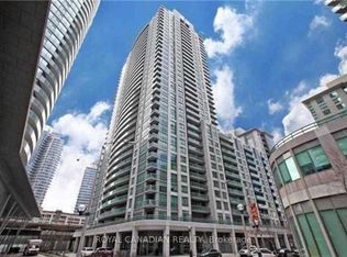 19 Grand Trunk Cres #3907, Toronto, ON M5J 3A3