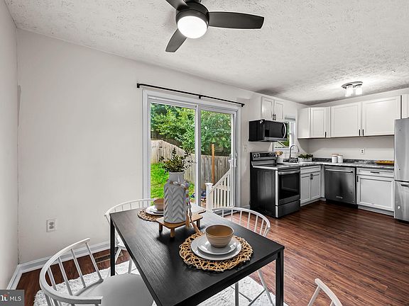 5th image of 323 Stacy Lee Dr