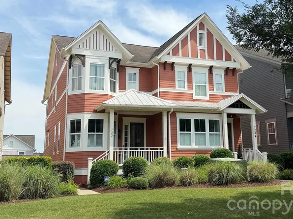 722 Waterscape Ct, Rock Hill, SC 29730