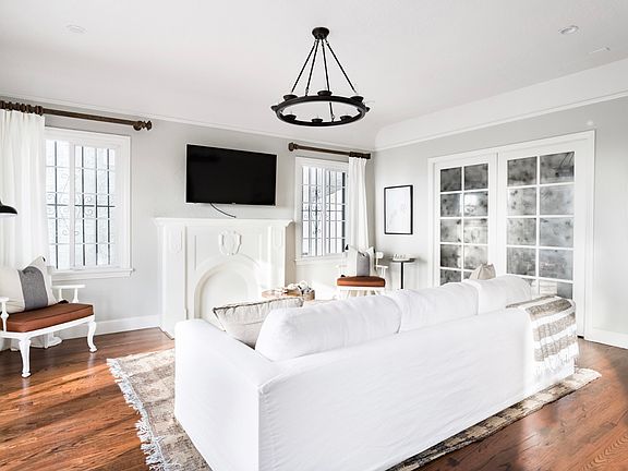 4th image of 1070 N Rowan Ave #2