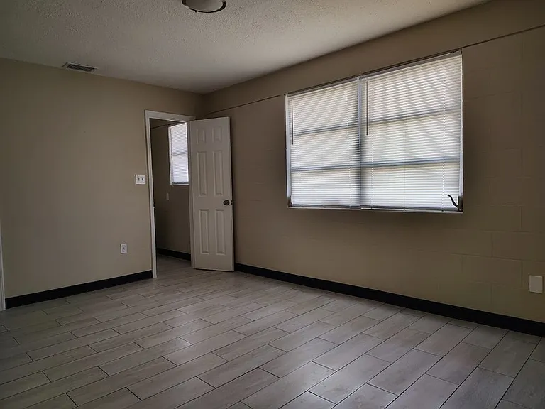 2040 W Church St #14 — Photo 6