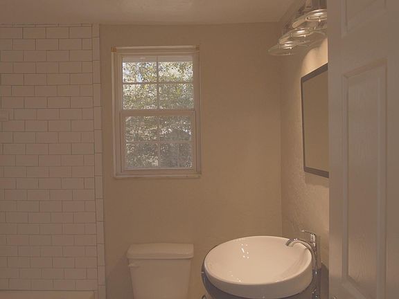 5th image of 2223 SE 10th Ave