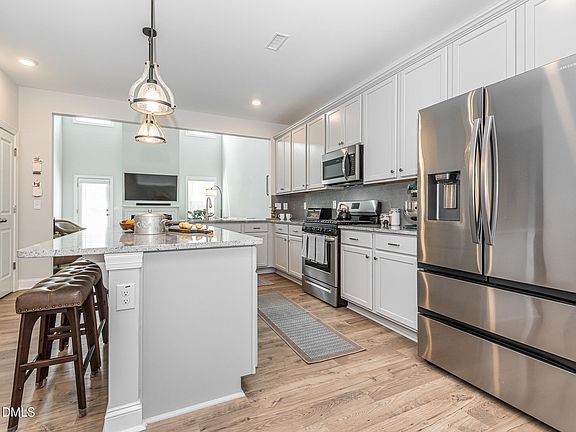 5th image of 809 Putney Hill Rd