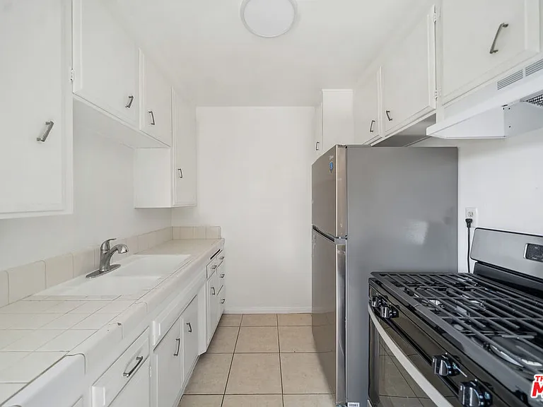 2038 S Holt Ave #16 — Photo 3