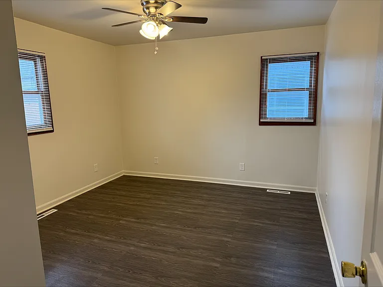 607 Armstrong St #1/2 — Photo 11