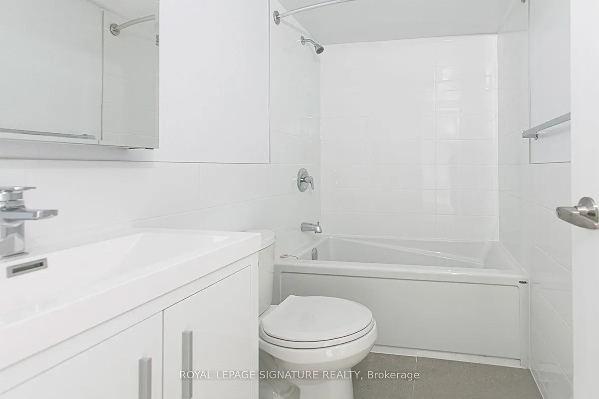 Building Photo - 33 Isabella St #203