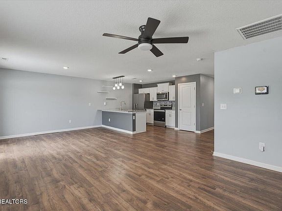 4th image of 6728 Tall Shadow Ln