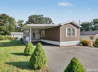 11 Bridlepath Trl, Killingworth, CT 06419